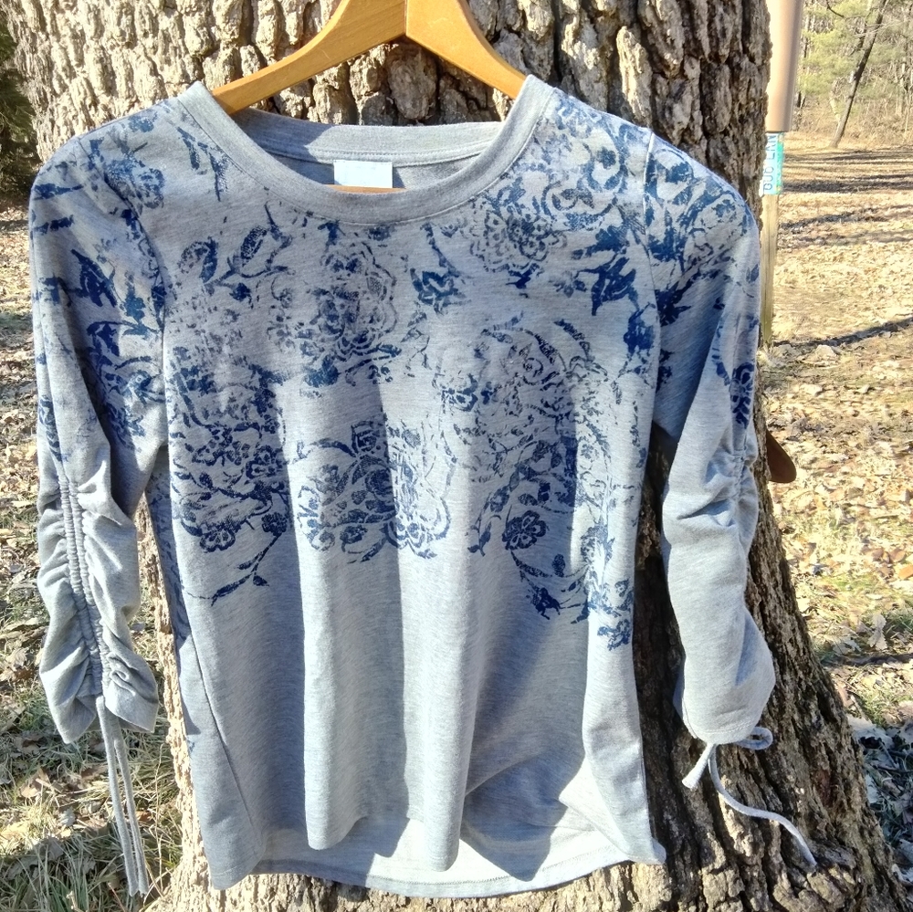 ⬇️Price Drop!⬇️ Sunday Ruched Sleeve T-shirt in size S